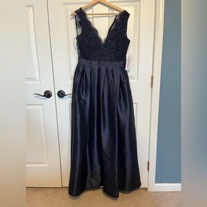 Prom girl, brand medium size lace dress.